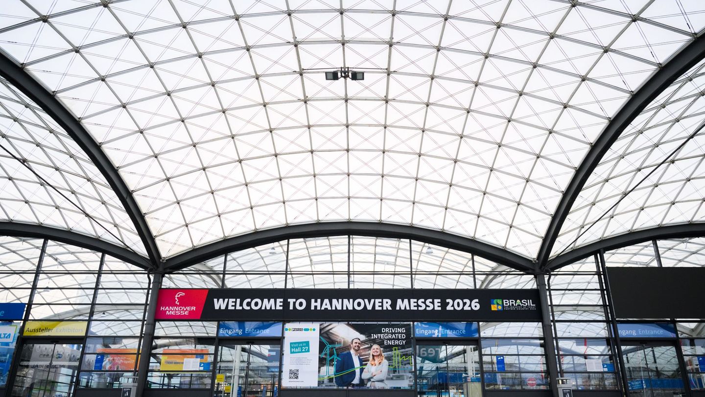 Ein ungewöhnlich starker Geruch ist in einer wichtigen Halle der Hannover Messe wahrnehmbar. (Archivbild) Foto: Julian Stratensc