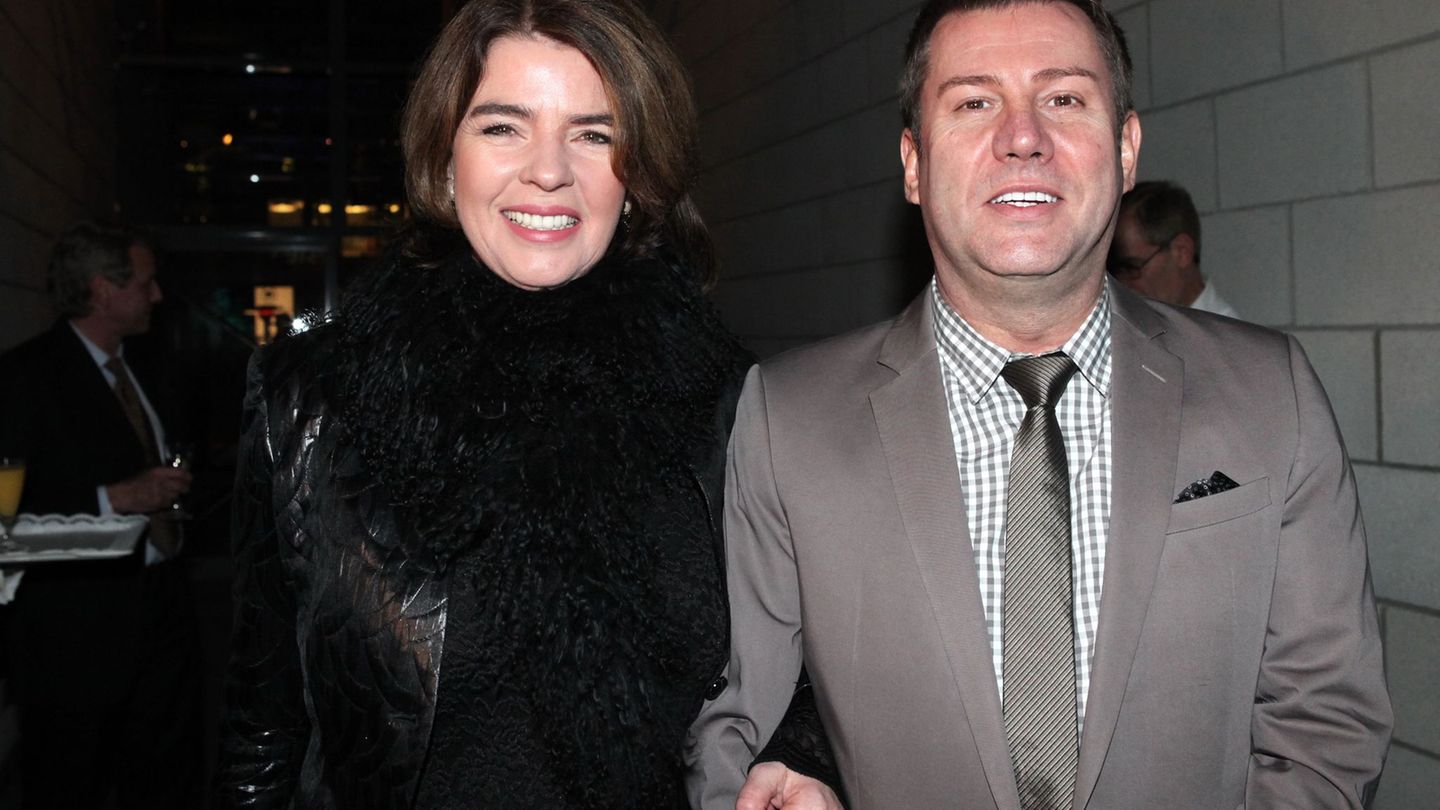 Riewa liest 20-Uhr-Nachrichten ausnahmsweise mit Brille. (Archivbild) Foto: Bodo Marks/dpa