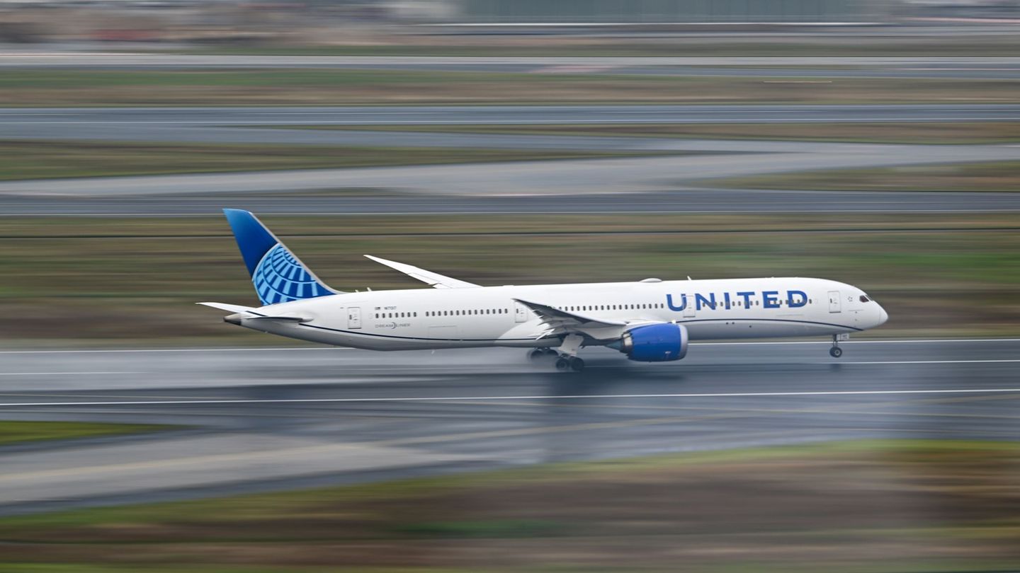 Folgen des Iran-Kriegs: United senkt Gewinnprognose wegen hoher Kerosinpreise