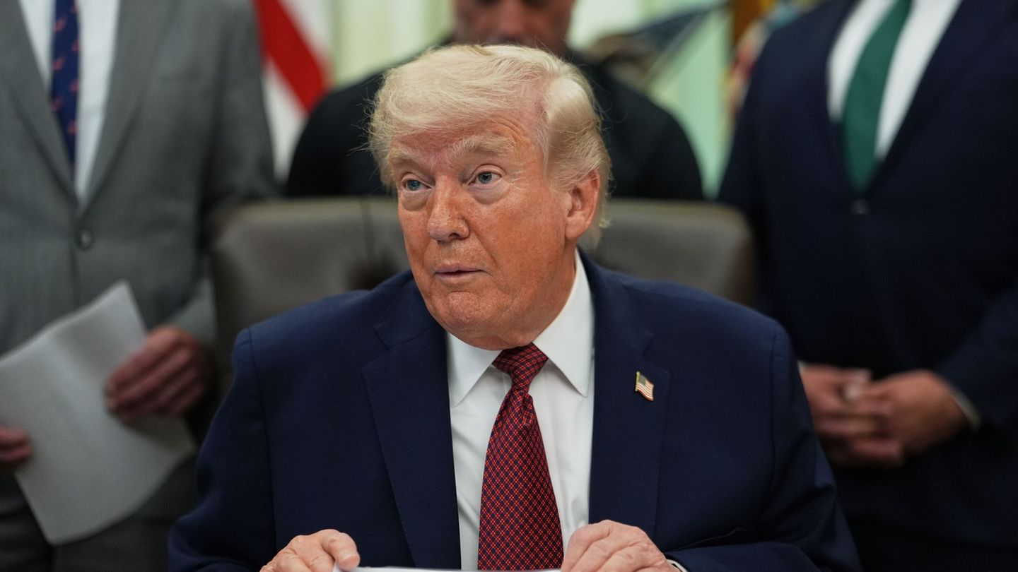 US-Präsident Donald Trump hat angekündigt, die Waffenruhe im Krieg mit dem Iran zu verlängern. Foto: Julia Demaree Nikhinson/AP/