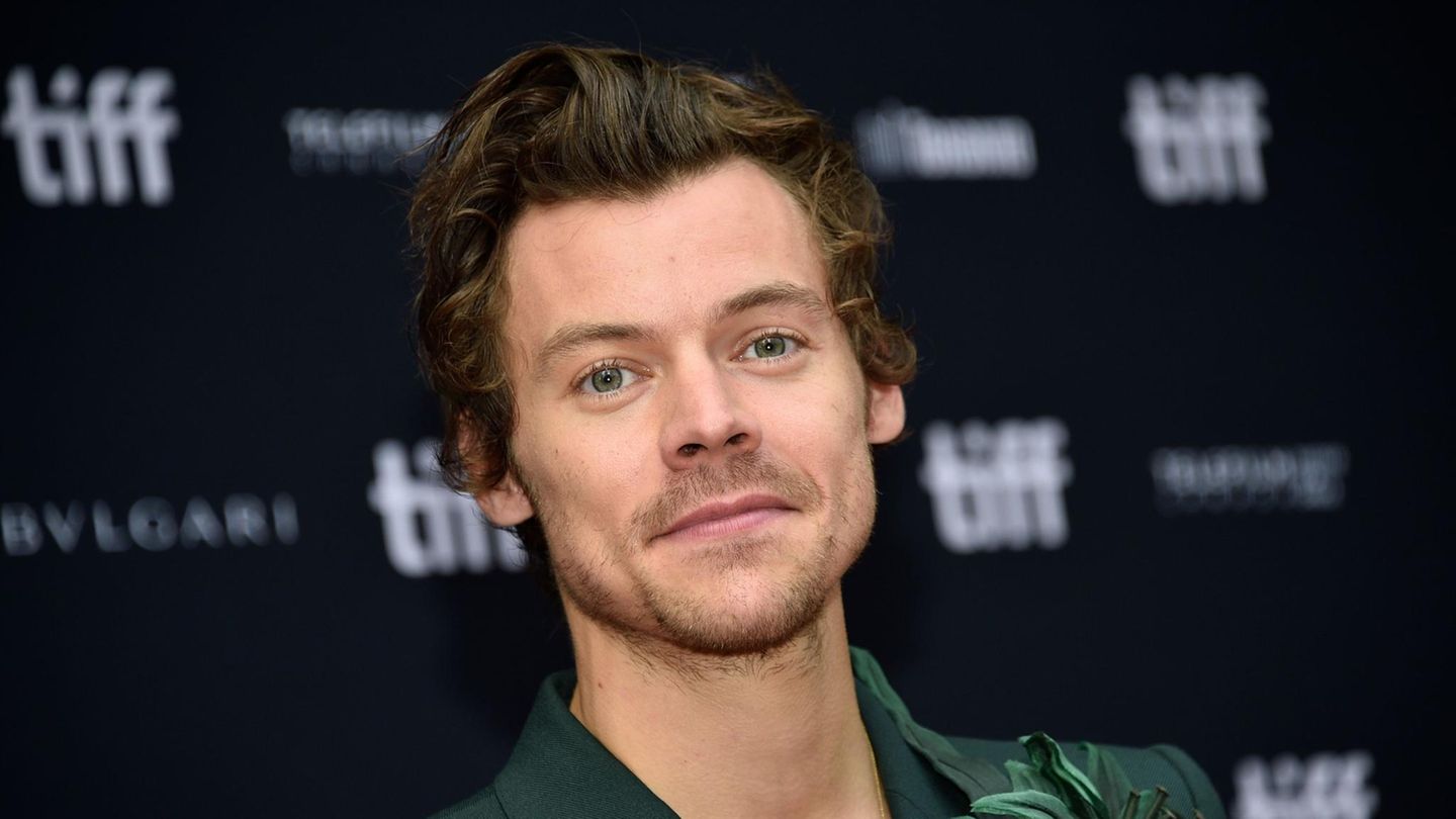 Verliebter Popstar: Mit Ring gesichtet: Sind Harry Styles und Zoë Kravitz verlobt?