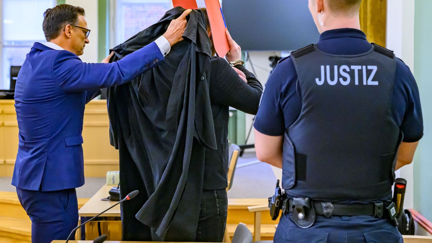 Ein 32-jähriger Polizist ist bei einer Verfolgungsjagd gestorben. Der mutmaßliche Täter steht vor Gericht. (Archivbild) Foto: Pa