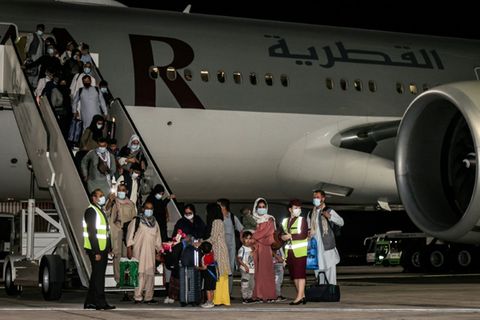 Flüchtlinge aus Afghanistan 2021 am Flughafen Doha