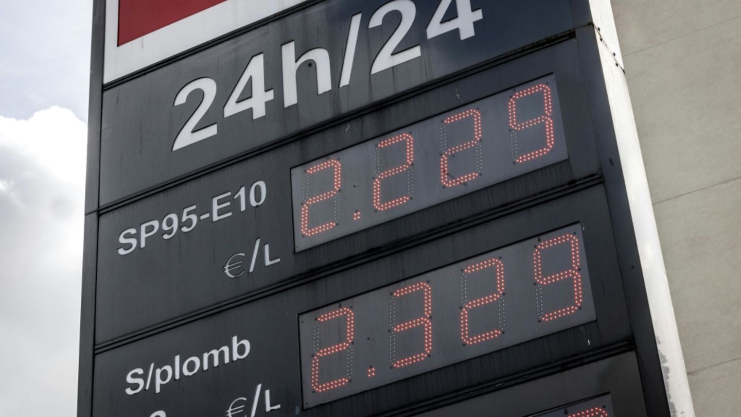 Tankstelle in Frankreich Mitte April