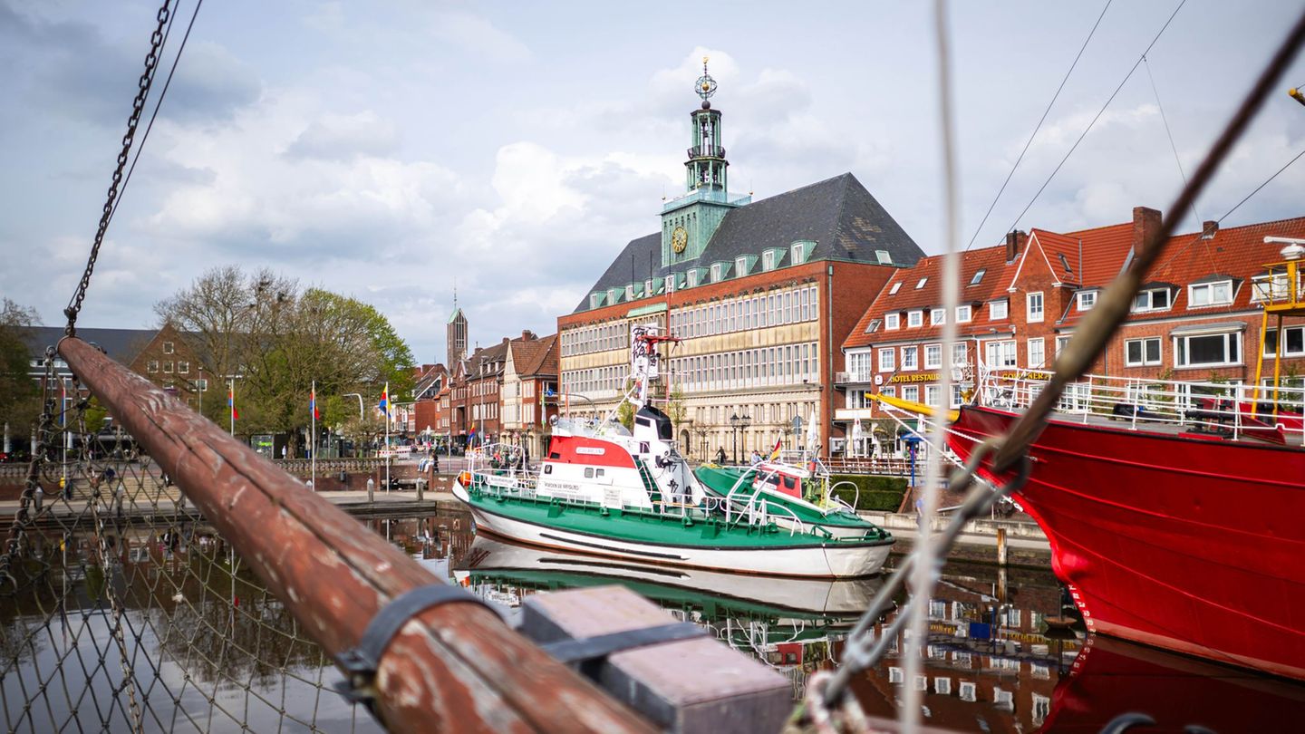 In Emden fand 2000 die erste Nationale Maritime Konferenz statt. Foto: Sina Schuldt/dpa