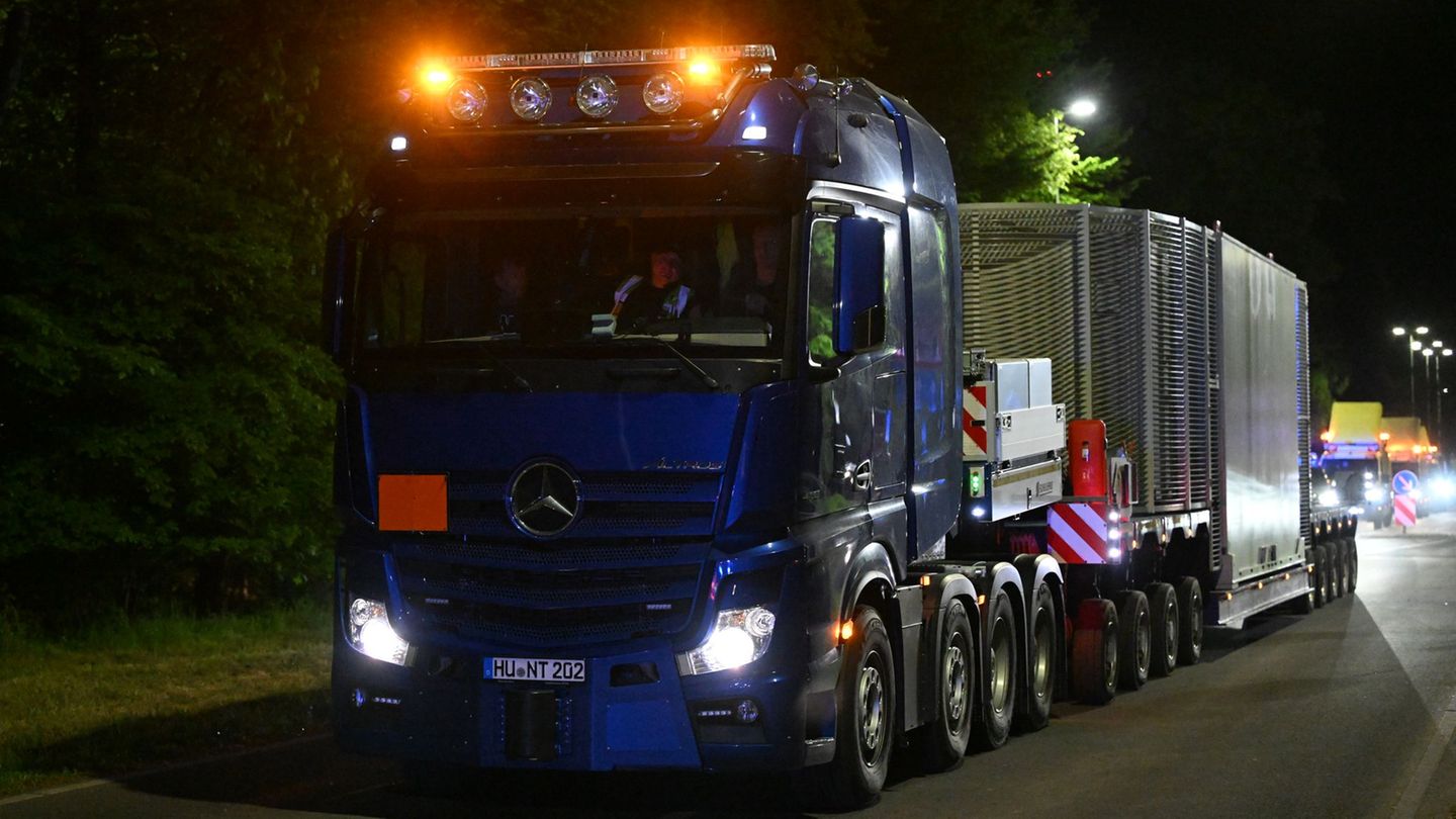 In der Nacht auf Mittwoch ist ein weiterer Atommülltransport durch Nordrhein-Westfalen gefahren. Foto: Federico Gambarini/dpa