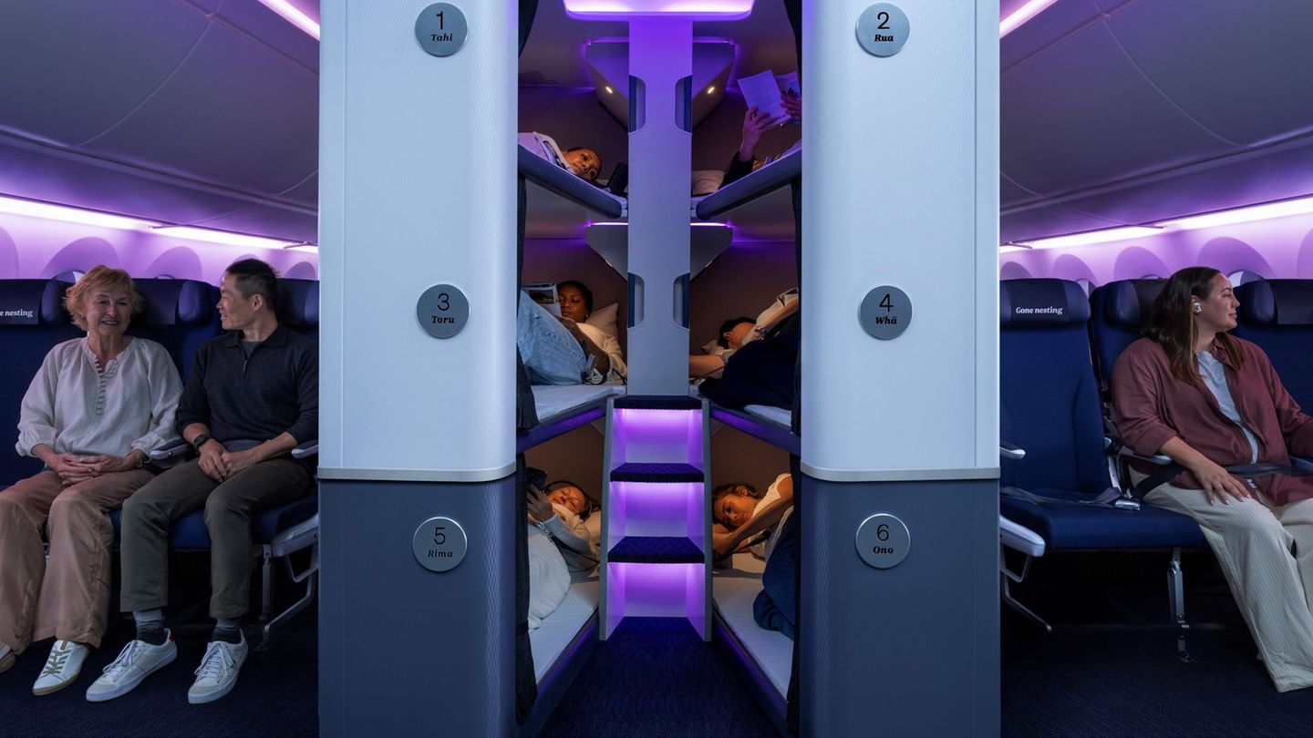 Das "Skynest" ermöglicht es auch in der Economy-Klasse, auf langen Stecken Schlaf zu finden. Foto: -/Air New Zealand/dpa