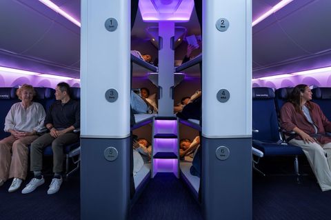 Das "Skynest" ermöglicht es auch in der Economy-Klasse, auf langen Stecken Schlaf zu finden. Foto: -/Air New Zealand/dpa