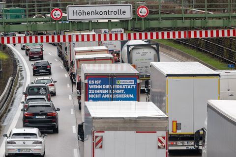 In München wurde in der Nacht drei Mal eine Höhenkontrolle ausgelöst. (Symbolbild) Foto: Peter Kneffel/dpa