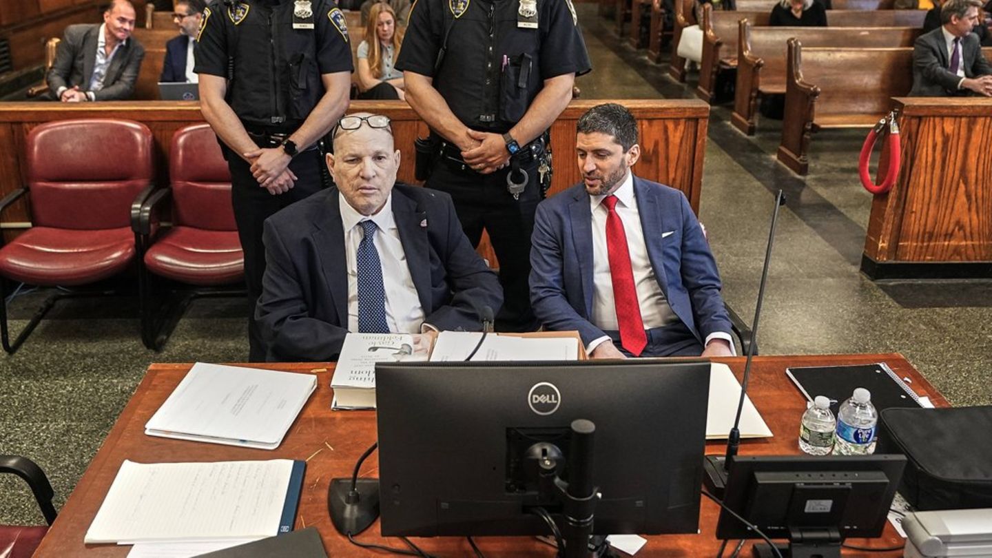 Ex-Produzent Harvey Weinstein (l.) muss sich zum dritten Mal vor Gericht verantworten.