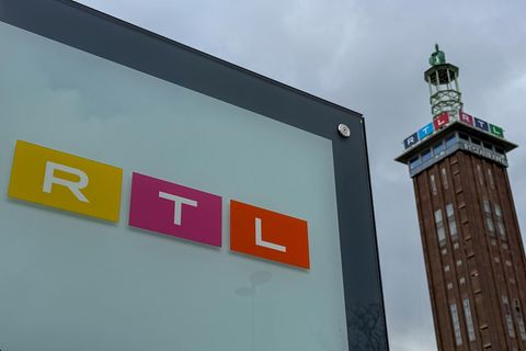 RTL Zentrale am Picassoplatz in Köln: Die Sendermarke darf Streaminganbieter Sky übernehmen