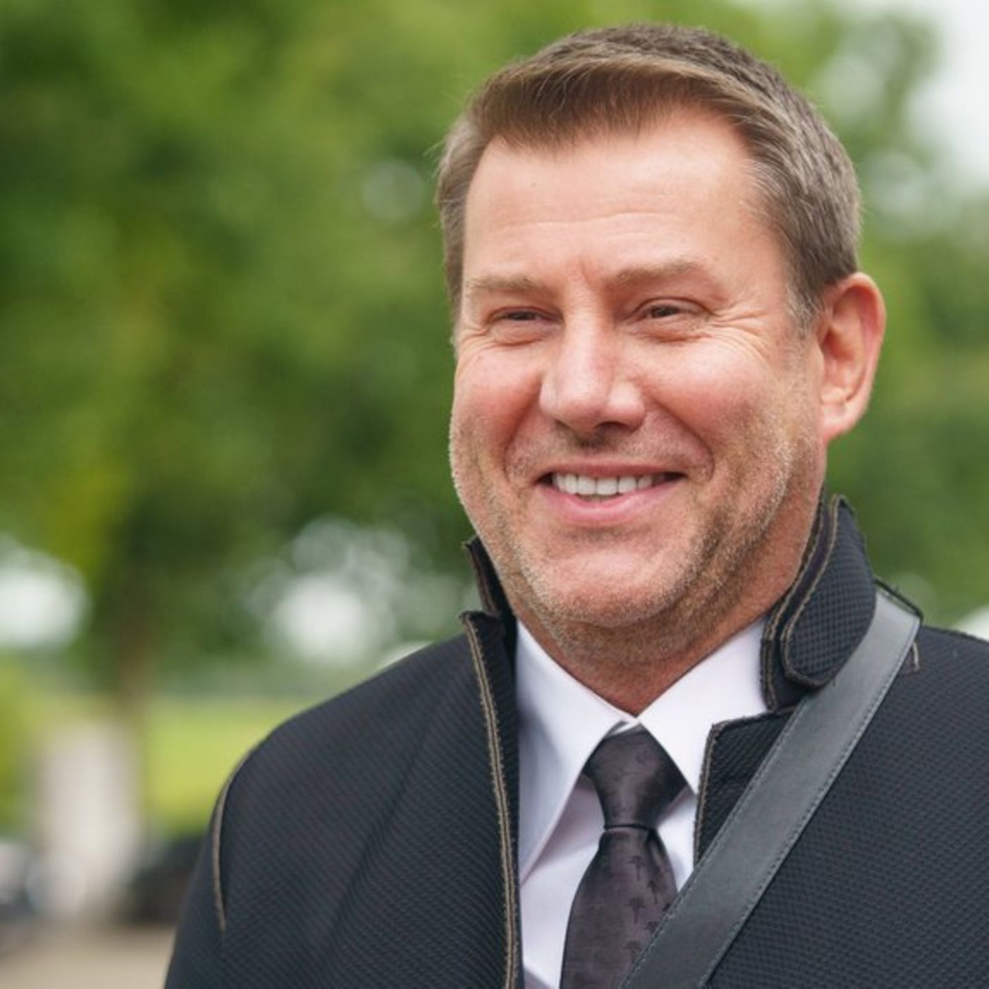 "Tagesschau"-Sprecher Jens Riewa zeigt sich lieber mit Kontaktlinsen in der Öffentlichkeit.