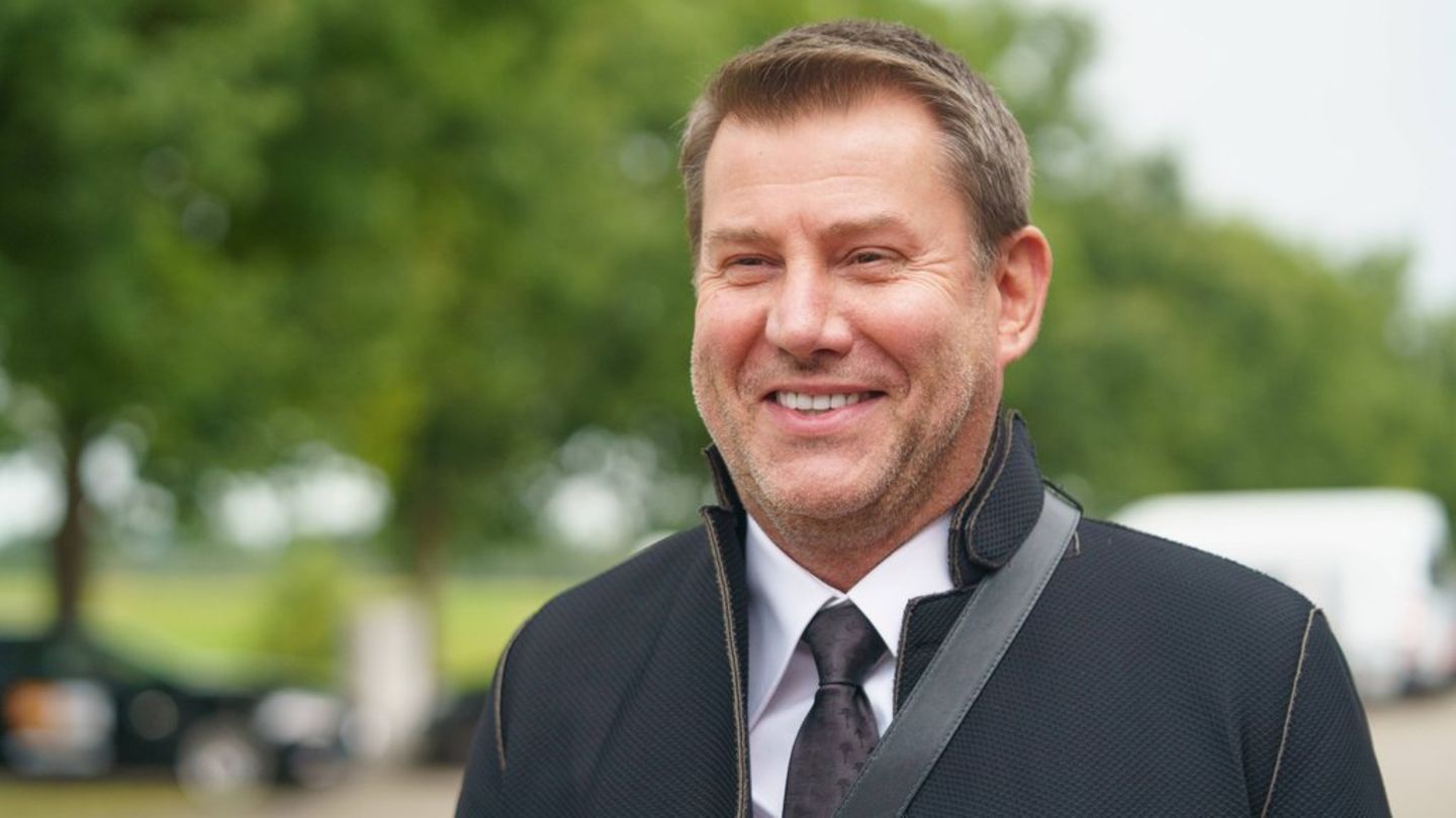 "Tagesschau"-Sprecher Jens Riewa zeigt sich lieber mit Kontaktlinsen in der Öffentlichkeit.