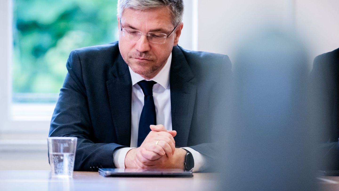 Das Disziplinarverfahren gegen den früheren Potsdamer Oberbürgermeister Mike Schubert (SPD) wurde eingestellt. (Archivbild) Foto