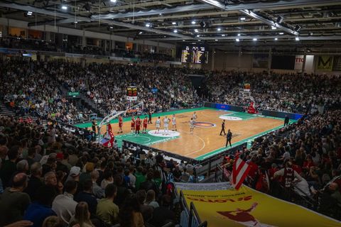 In der Nähe der SWT Arena planen die Gladiators Trier den Bau eines eigenen Campus. (Archivbild) Foto: Harald Tittel/dpa