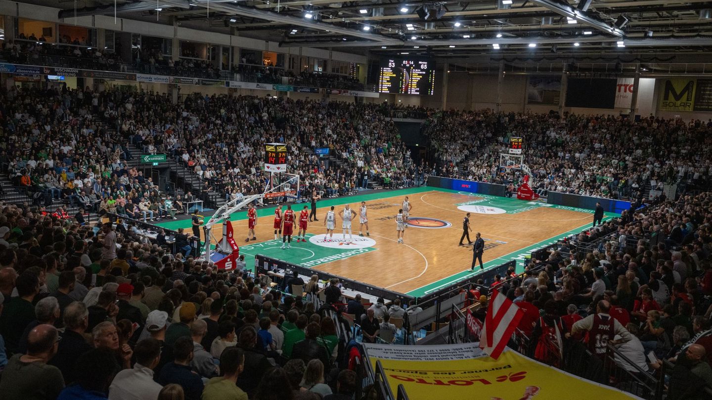 In der Nähe der SWT Arena planen die Gladiators Trier den Bau eines eigenen Campus. (Archivbild) Foto: Harald Tittel/dpa