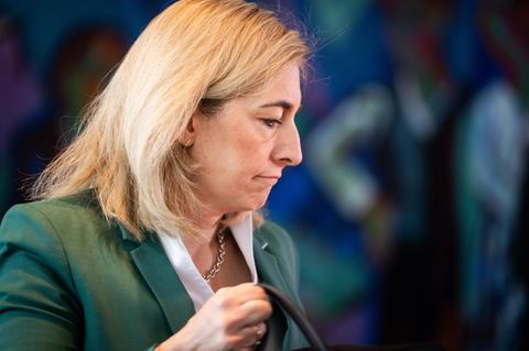 Bundesgesundheitsministerin Nina Warken arbeitet an einer Pflegereform