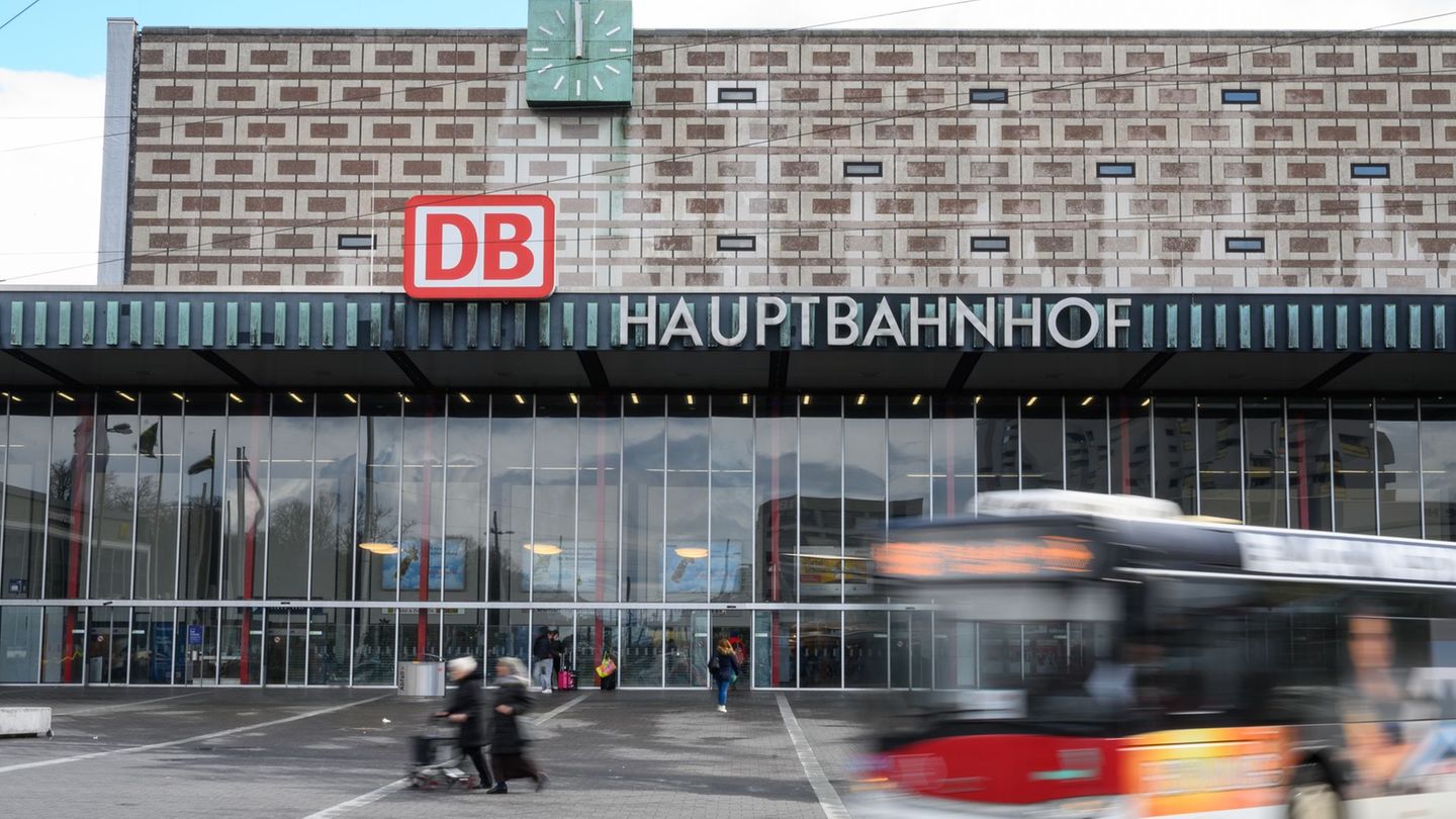 In Braunschweig ist eine Versammlung für die NPD mit 200 Teilnehmenden angemeldet. (Archivbild) Foto: Christophe Gateau/dpa