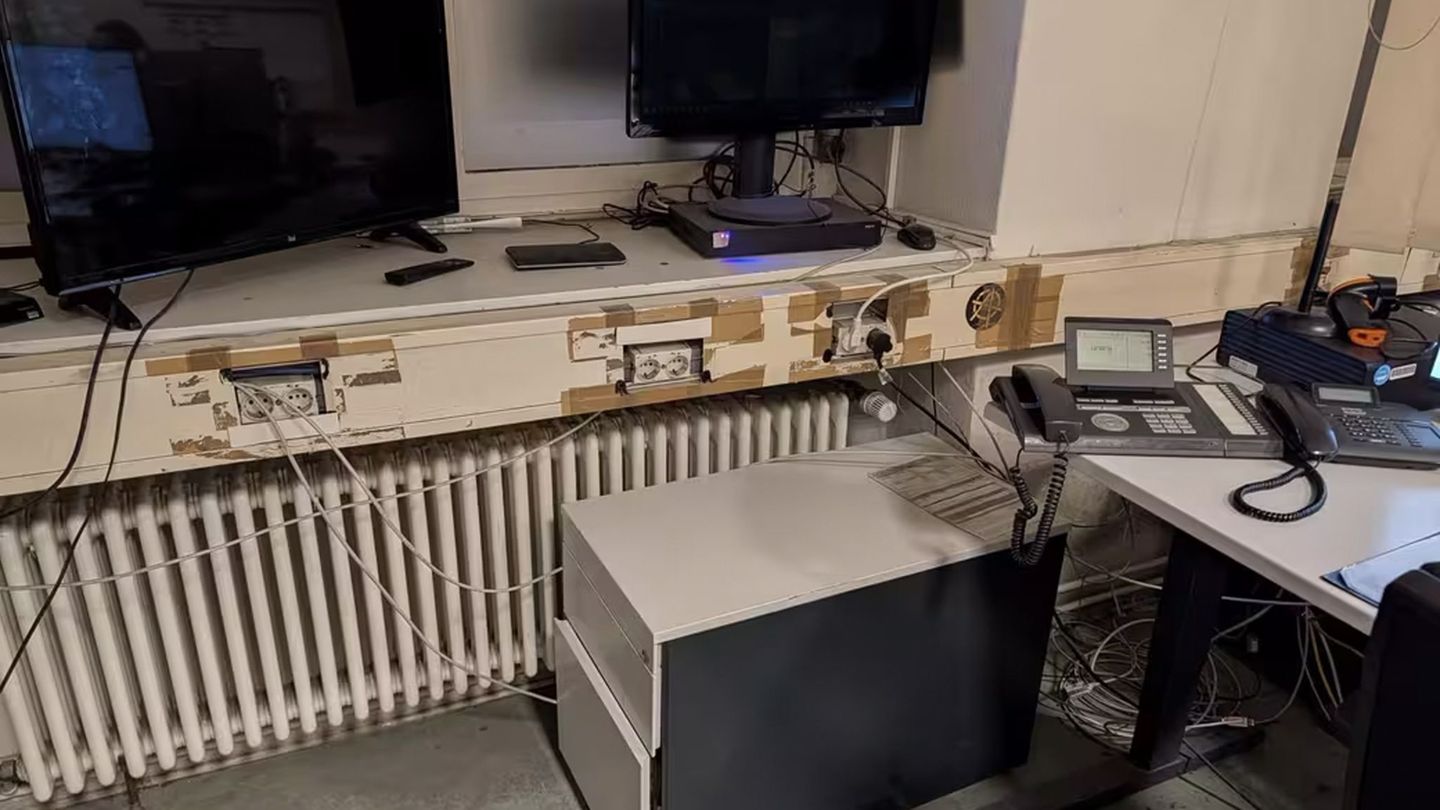 Die Berliner Gewerkschaft der Polizei beklagt unerträgliche Arbeitsbedingungen und einen eklatanten Platzmangel in den Räumen de