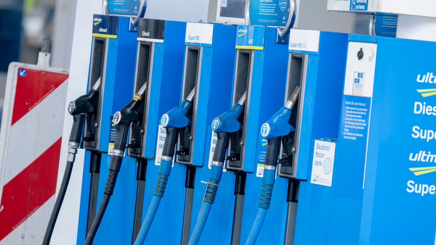 Tanken ist teurer geworden. (Symbolbild) Foto: Peter Kneffel/dpa