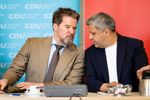 CDU-Fraktionschef Dirk Stettner (l) und SPD-Fraktionsvorsitzender Raed Saleh wollen bis zum Sommer noch ein Dutzend Gesetze vera