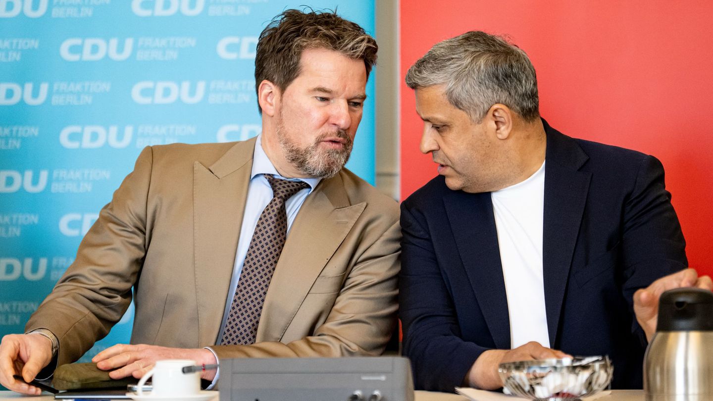 CDU-Fraktionschef Dirk Stettner (l) und SPD-Fraktionsvorsitzender Raed Saleh wollen bis zum Sommer noch ein Dutzend Gesetze vera