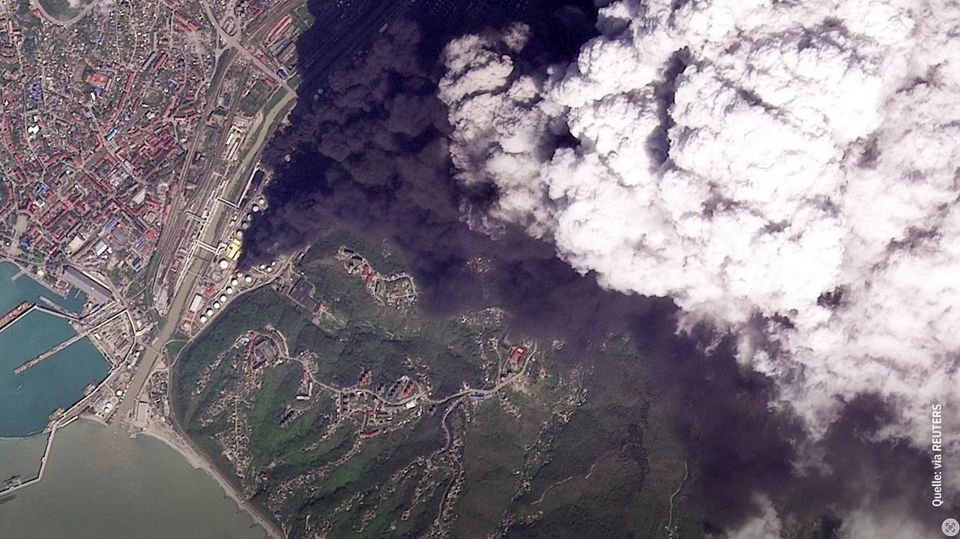 Raffinerie in Flammen: Satellitenbilder zeigen gigantische Rauchwolke