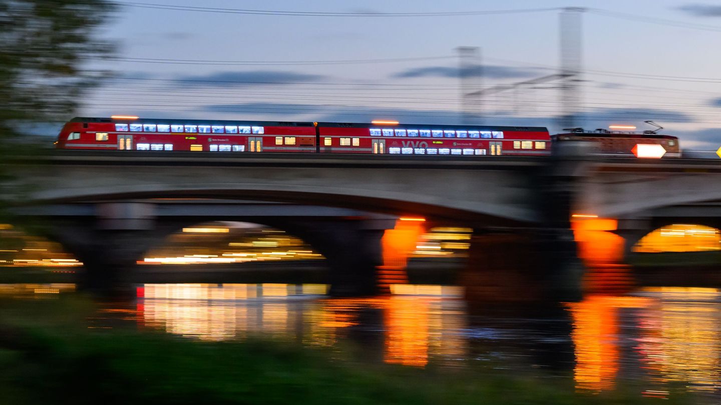 Verkehr: Bauarbeiten an Elbbrücke Riesa: Einschränkungen bis Juli