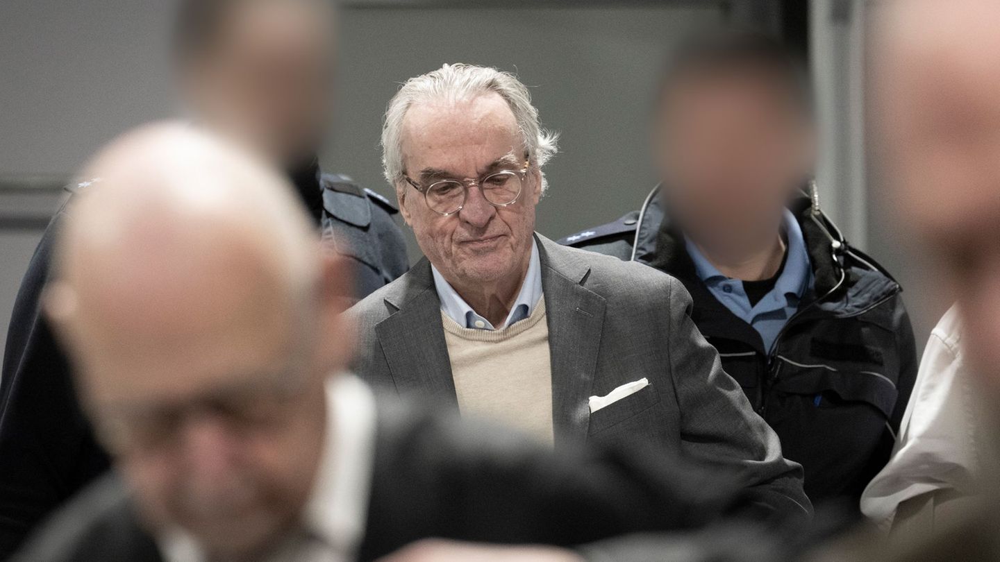 Reuß beantwortete die Fragen seines Anwalts über mehrere Stunden. (Archivbild) Foto: Boris Roessler/dpa POOL/dpa