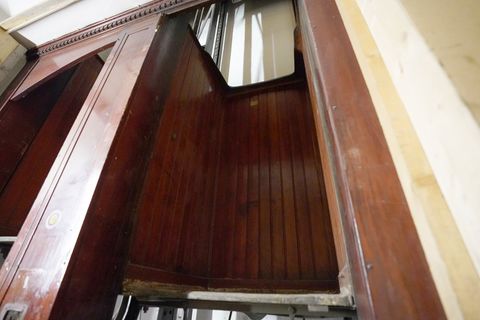 Der vermutlich älteste Paternoster der Welt wurde ohne Genehmigung der Denkmalschutzbehörde ausgebaut. (Archivbild) Foto: Marcus