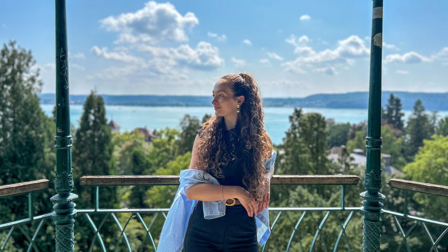 Nanny statt Sozialarbeiterin: Meryem ist Nanny: „Ich habe die Kreditkarte der Eltern auf dem Handy"