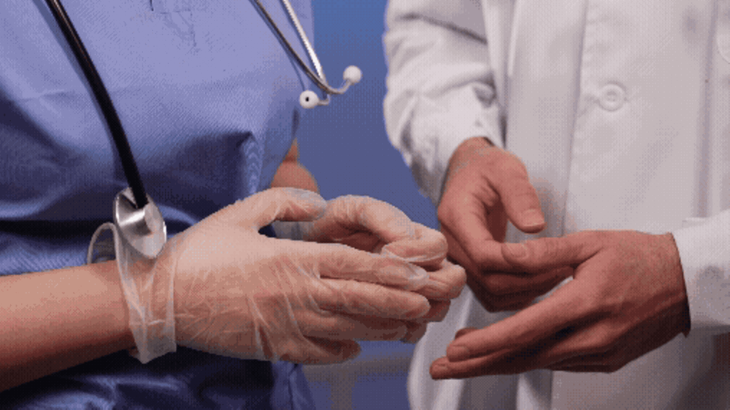 Protokoll einer Pflegerin: „Der Oberarzt drängte mich während des Nachtdiensts in eine dunkle Ecke“