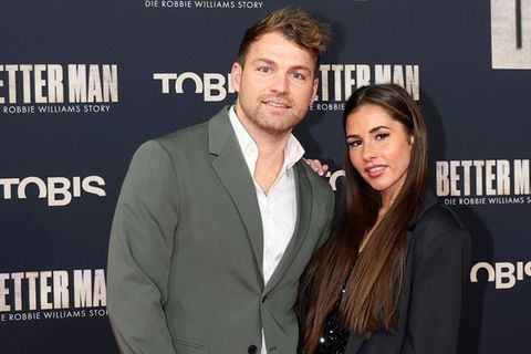 Sarah Engels mit Ehemann Julian bei einer Filmpremiere im Dezember 2024 in Köln.