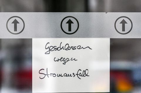 In Greifswald kommt es aktuell zu einem Stromausfall. (Symbolbild) Foto: Jens Kalaene/dpa