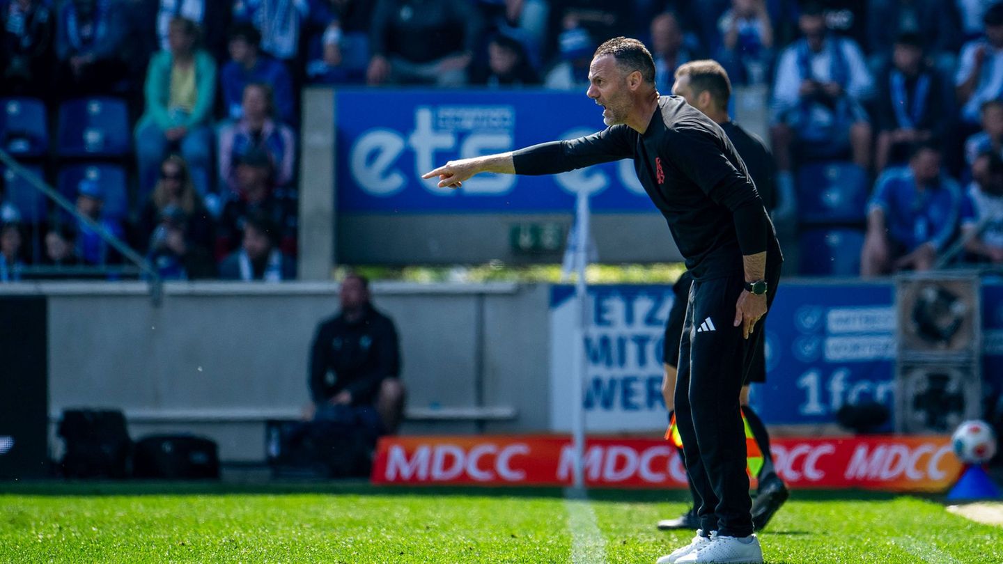 Fortuna Düsseldorfs neuer Trainer Alexander sieht noch viel Verbesserungspotenzial. Foto: Julius Frick/dpa