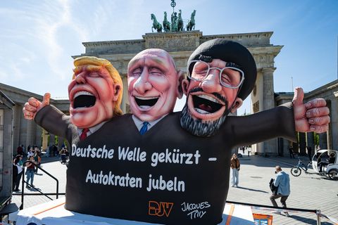 Plastik des Bildhauers Tilly. Foto: Fabian Sommer/dpa