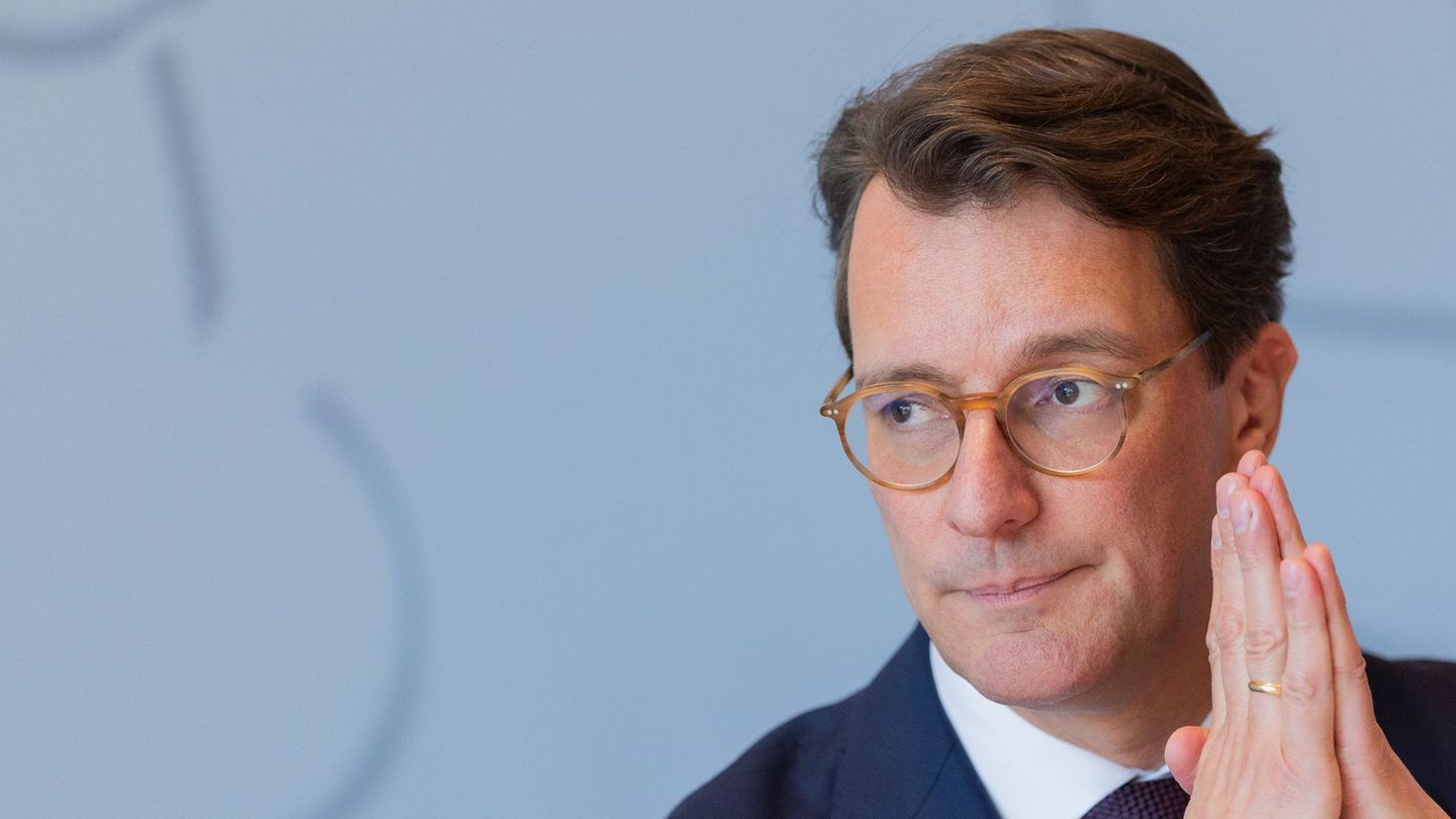 Ministerpräsident Hendrik Wüst und seine Landesregierung haben es mit einer Mehrheit an unzufriedenen Bürgern zu tun. (Archivbil