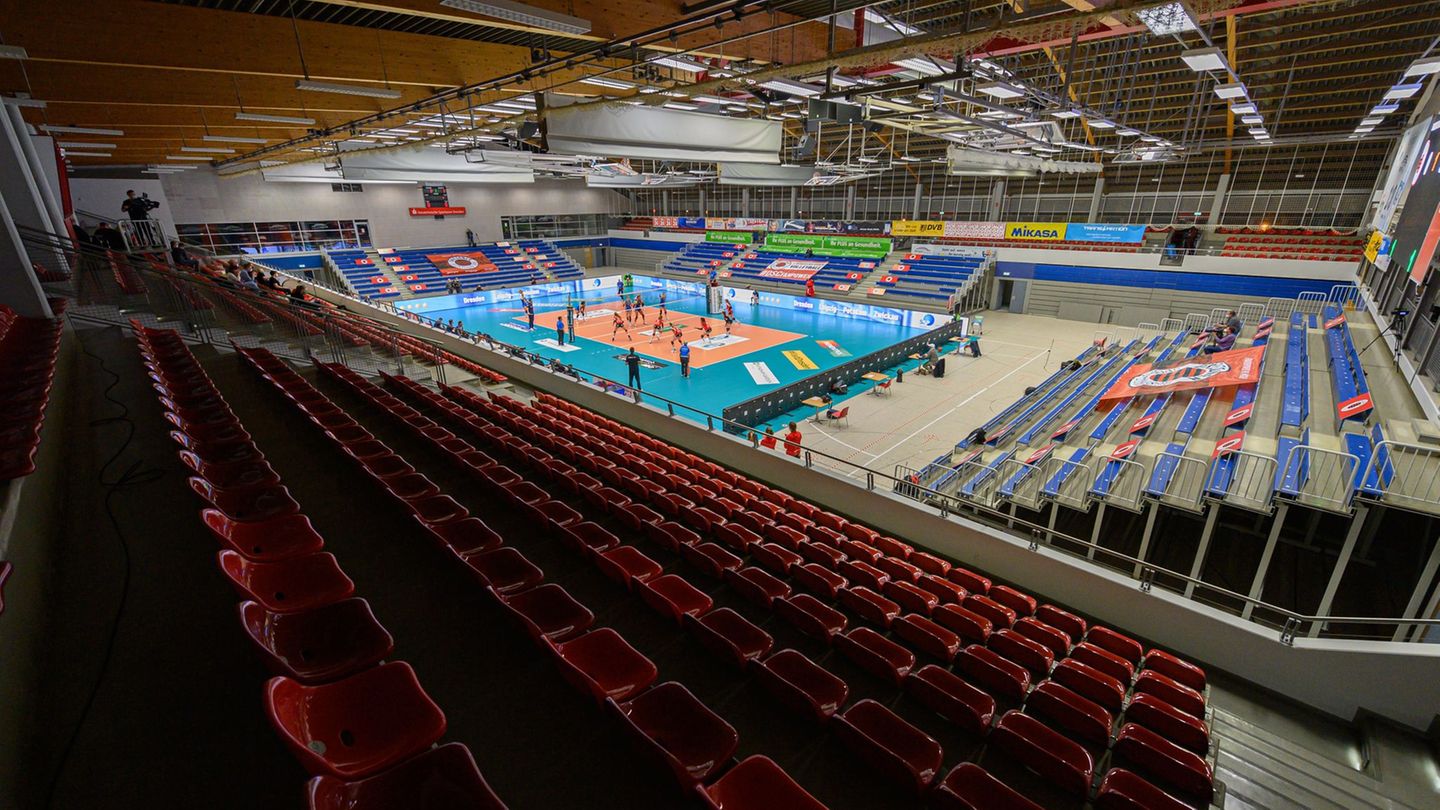 Die Sanierung der Margon-Arena fördert der Bund mit 2,25 Millionen Euro. (Archivbild) Foto: Robert Michael/dpa-Zentralbild/dpa