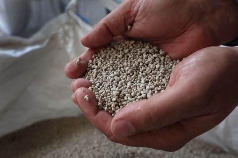 Düngemittel für die Landwirtschaft sind zu sehen, wie es auch in Gera gestohlen worden sind. (Symbolbild) Foto: Karl-Josef Hilde