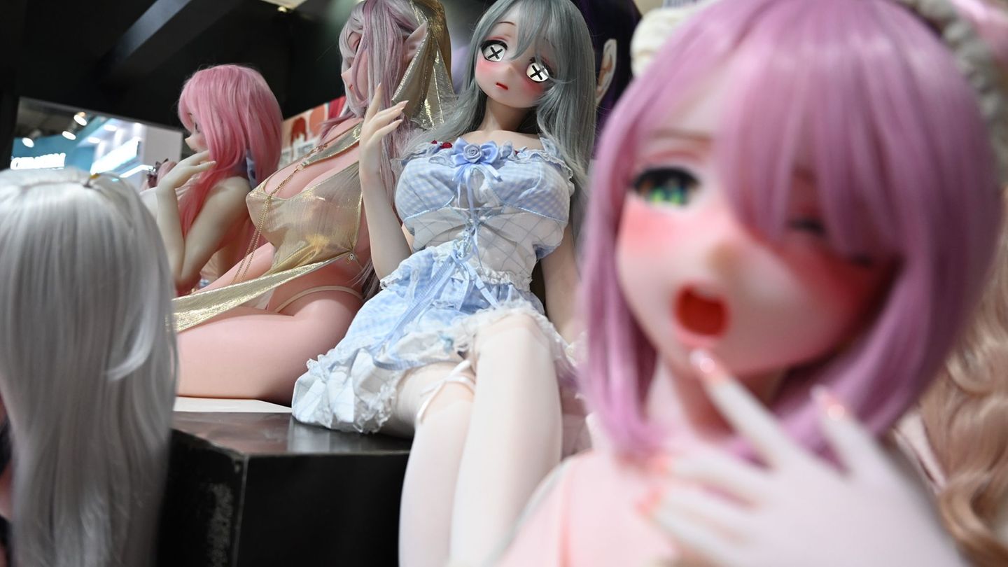 Sexpuppen gelten als Erwachsenenprodukte. (Symbolbild) Foto: Johannes Neudecker/dpa
