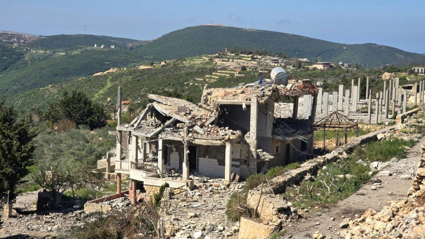 Zerstörtes Haus in Dorf Beit Lif im Süden des Libanon