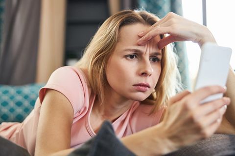 Wenn das Handynetz dauerhaft schlecht ist, haben Verbraucherinnen und Verbraucher nun neue Rechte.
