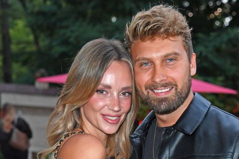 Dominik Stuckmann mit seiner Partnerin Anna Rossow auf einem Event im vergangenen Jahr.