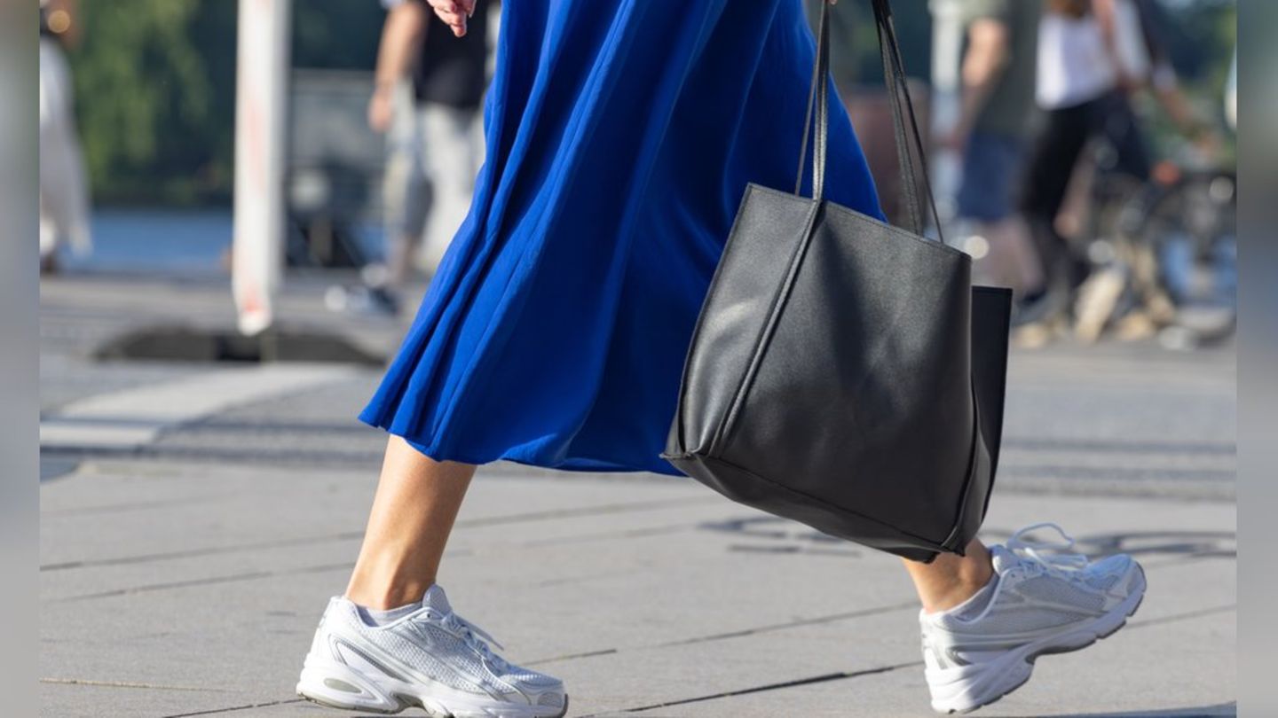 Sneaker zum Kleid: Mit diesen Modellen gelingt der Frühlingslook