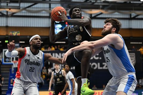 Khyri Thomas (M) war der Top-Scorer des MBC. Foto: Hendrik Schmidt/dpa