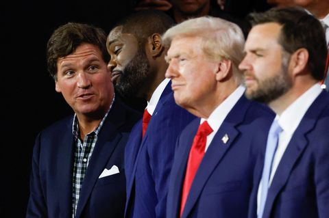 Donald Trump mit Carlson und Vance