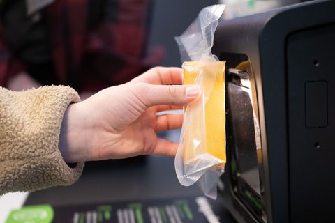 In Brandenburg könnten nach einer Gesetzesänderung mehr Smart Stores entstehen. (Illustration) Foto: Sebastian Kahnert/dpa