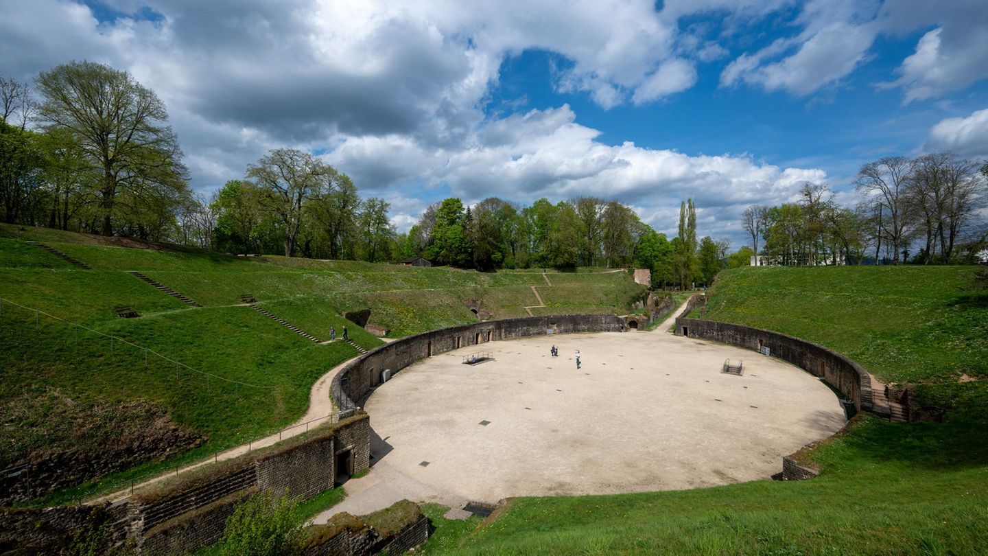 Das Amphitheater wird bei der Rheinland-Pfalz Triennale auch zum Ausstellungsort. (Archivbild) Foto: Harald Tittel/dpa