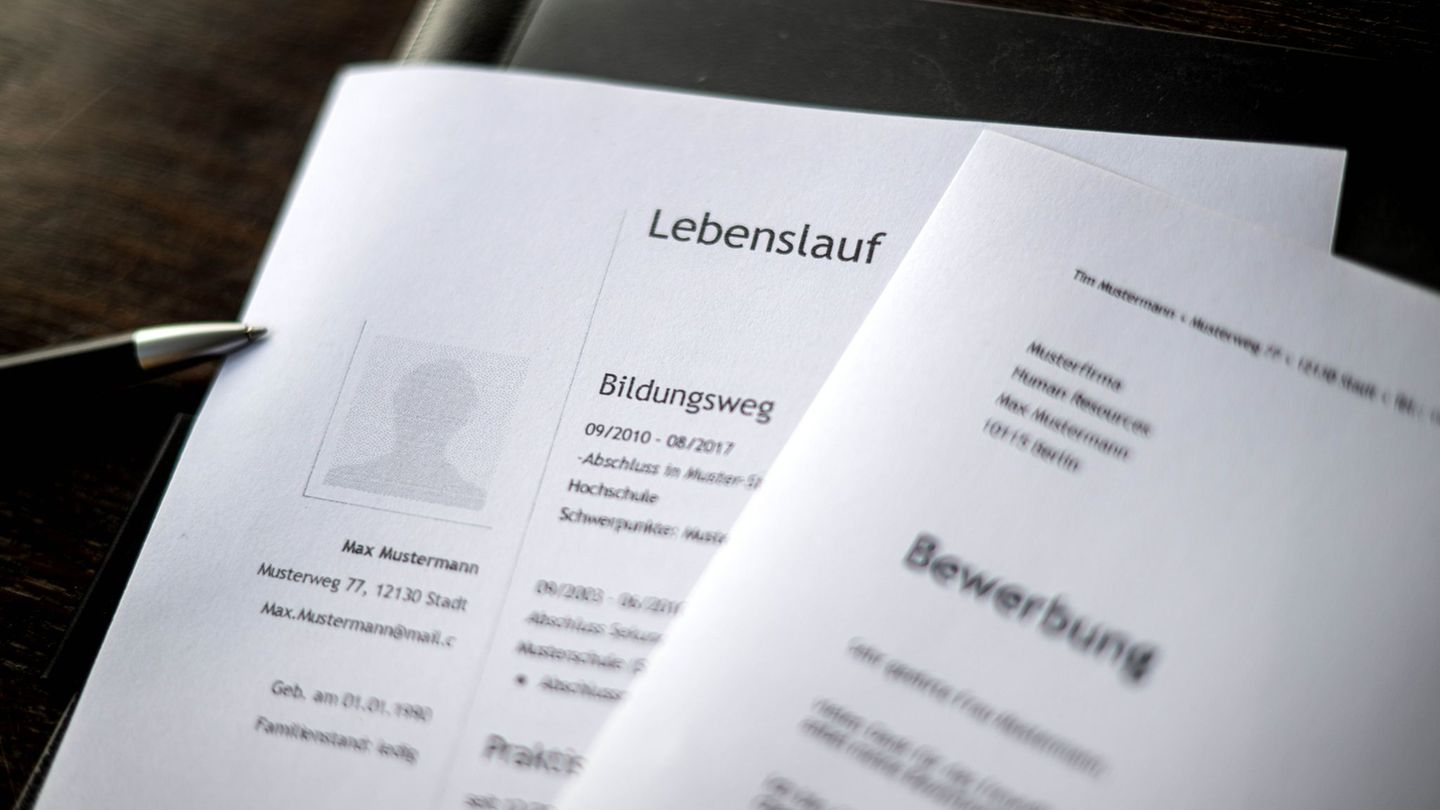 Bewerbungen bleiben bei Arbeitgebern zunehmend häufig unbeantwortet - mit ungünstigen Folgen. (Symbolbild) Foto: Sina Schuldt/dp