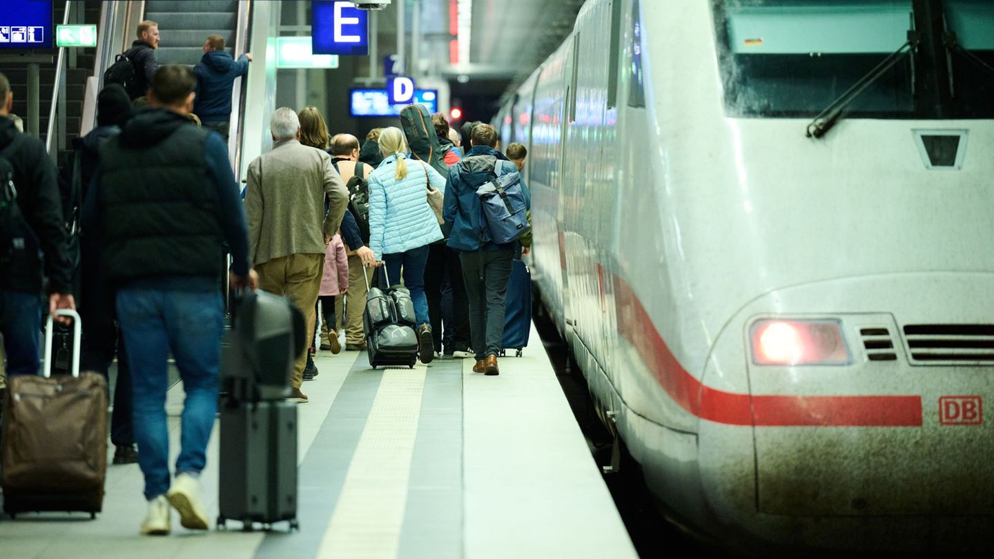 Mobilität: Verkehrs-Umfrage: Über ein Drittel meidet Züge wegen Pannen